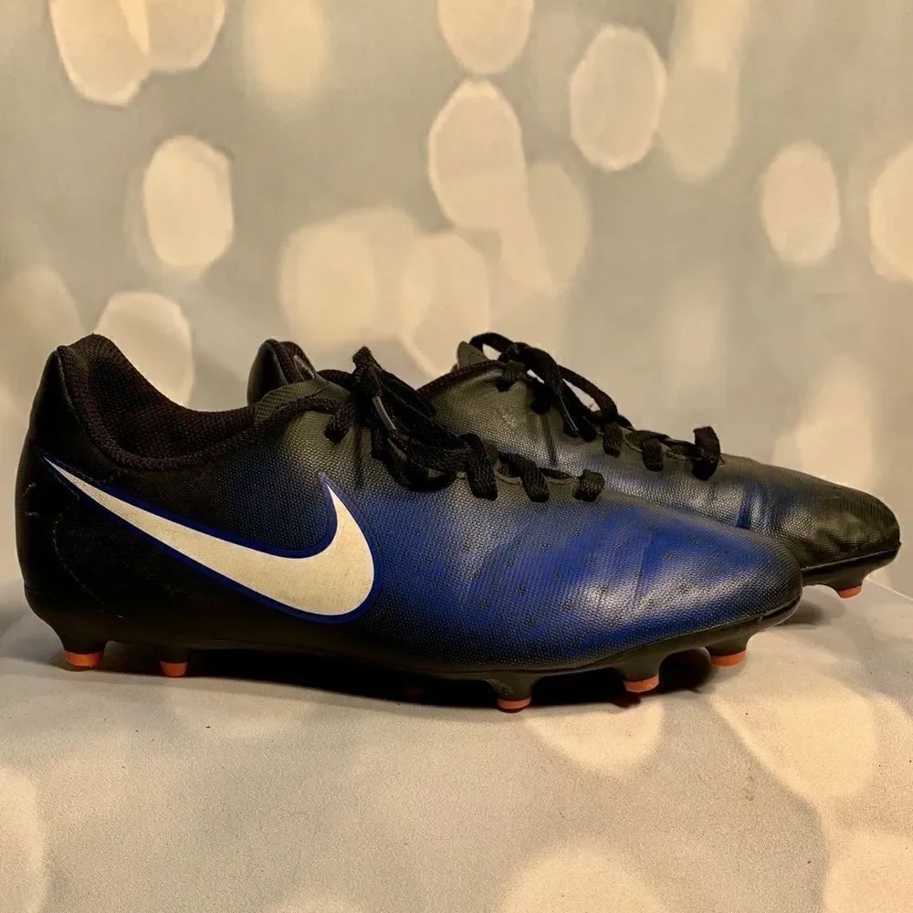 NIKE MAGISTA CLEATS SIZE 6Y EXCELLENT CONDITION